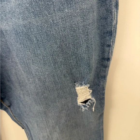 Old Navy Light Blue Distressed Denim Jeans - Picture 3 of 4